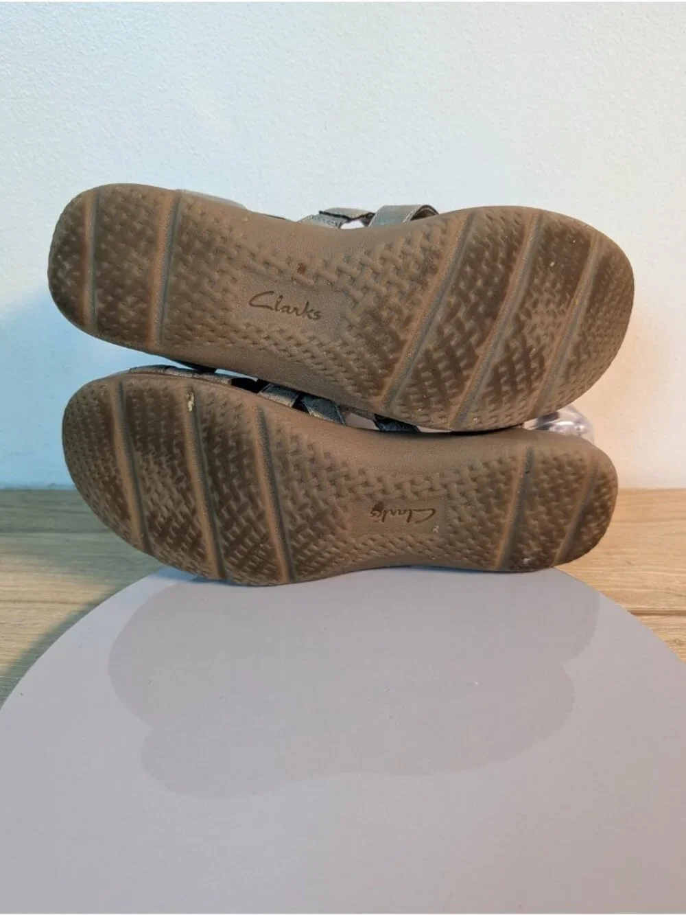Clarks Elizabelle Sea Fisherman Leather Sandals Gray Riptape size 8 Comfort